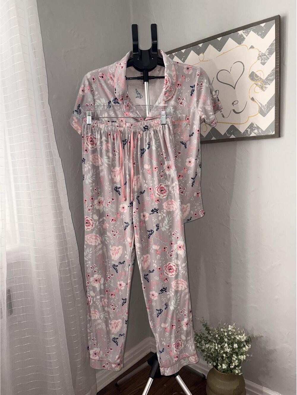 Born Women’s Floral Pajama Set Medium Gray Pink Button Front Sleepwear - Picture 2 of 9